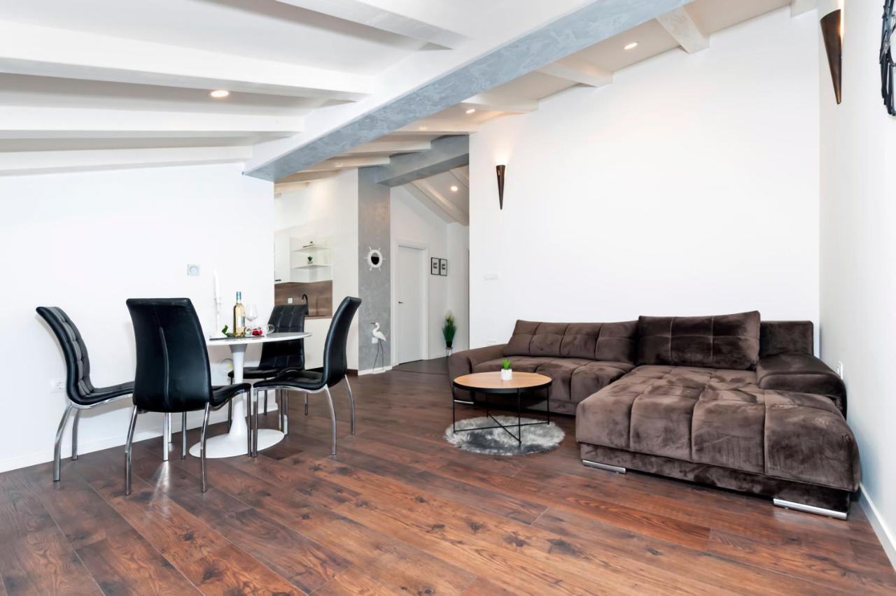 Deluxe A&a - 2 Apartment *