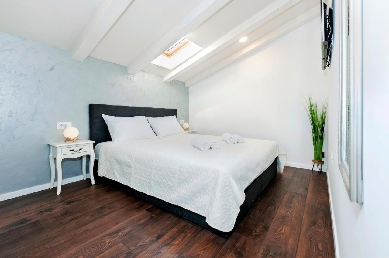 Deluxe A&a - 2 Apartment *