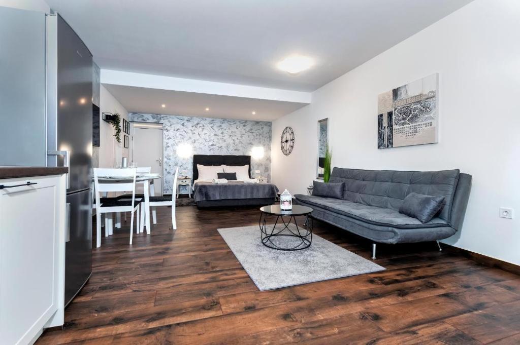 Deluxe A&a - 2 Apartment *