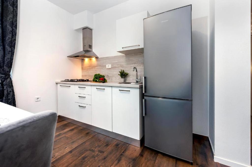 Deluxe A&a - 2 Apartment *